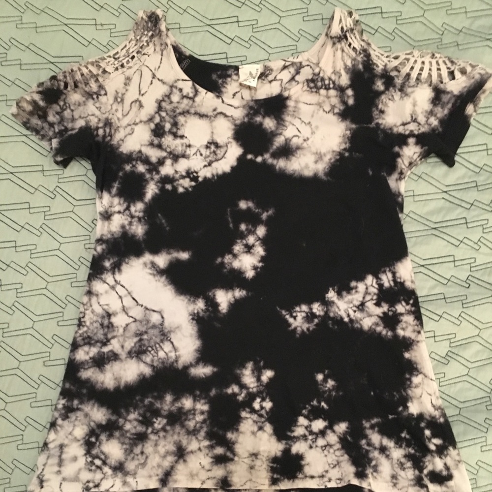 Small Acid wash, cutout shoulder with lace t-shirt